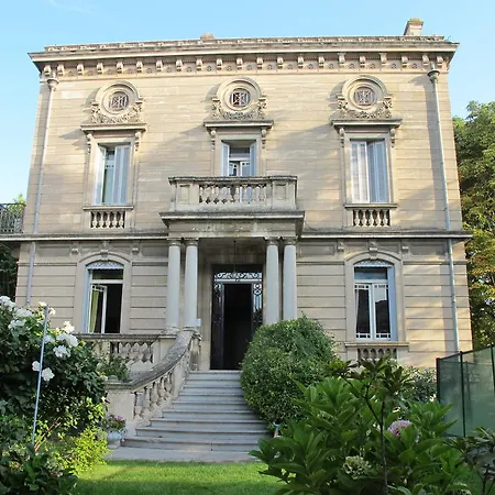 فندق La Maison De Sophie نيم